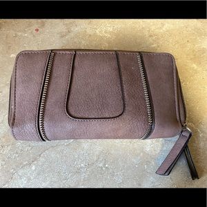 Max Studio wallet